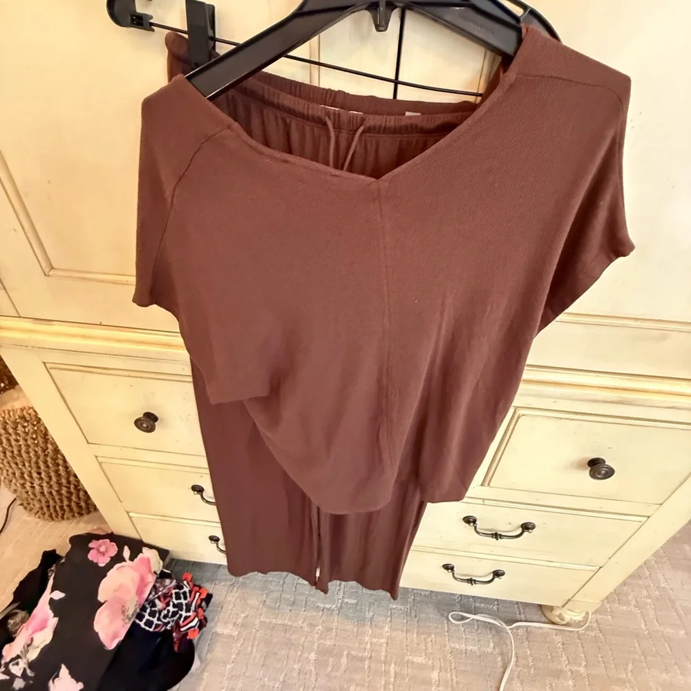 Elie Tahari Brown Ribbed Pajama Set - Picture 2 of 12